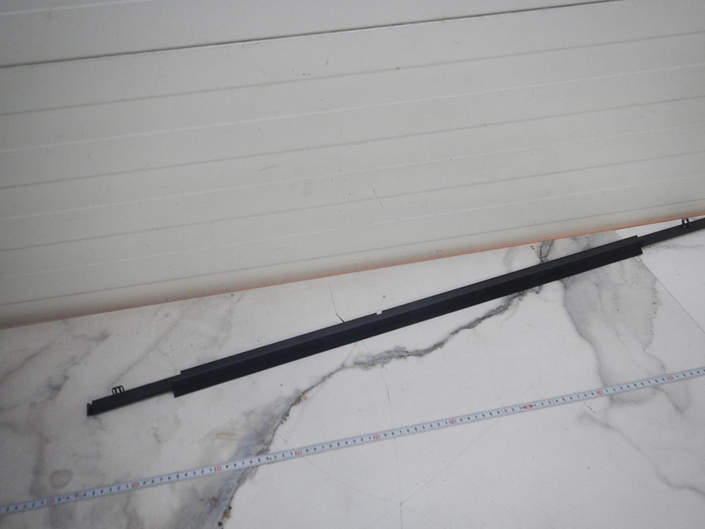 Накладка стекла переднего правого