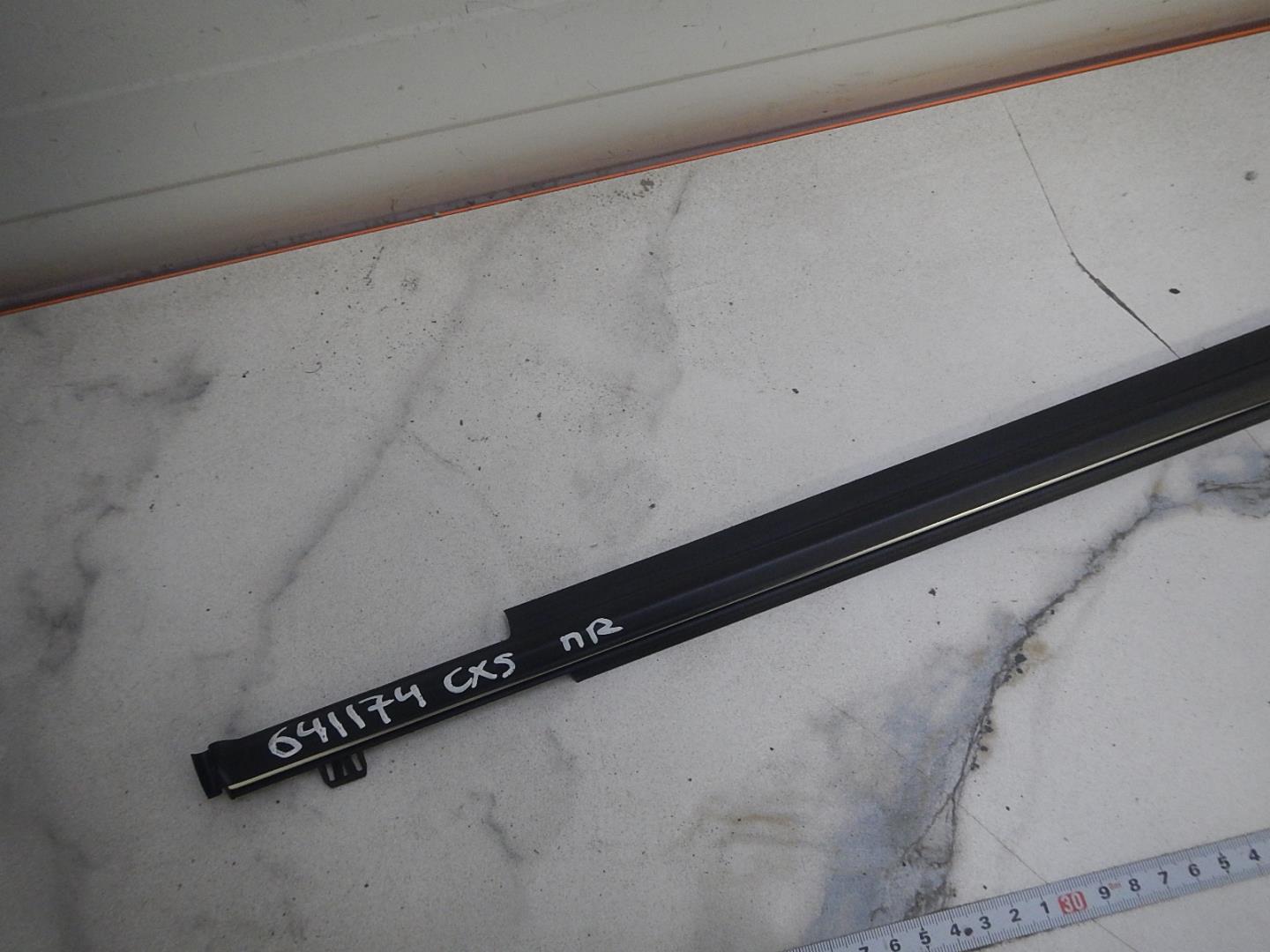 Накладка стекла переднего правого