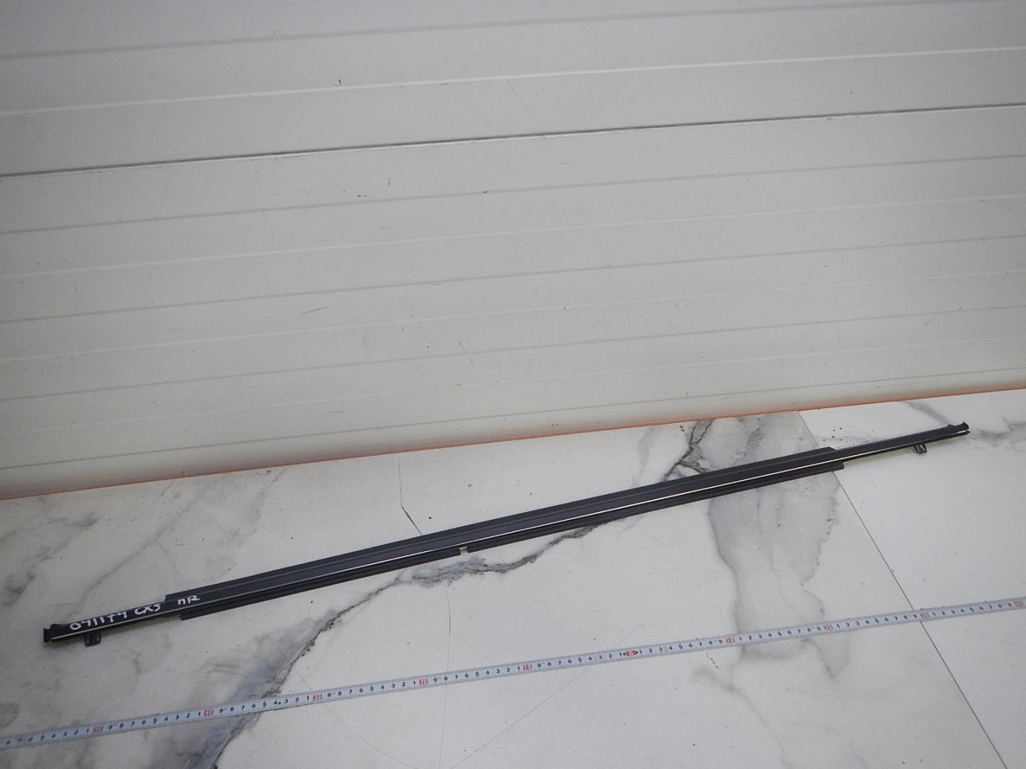 Накладка стекла переднего правого