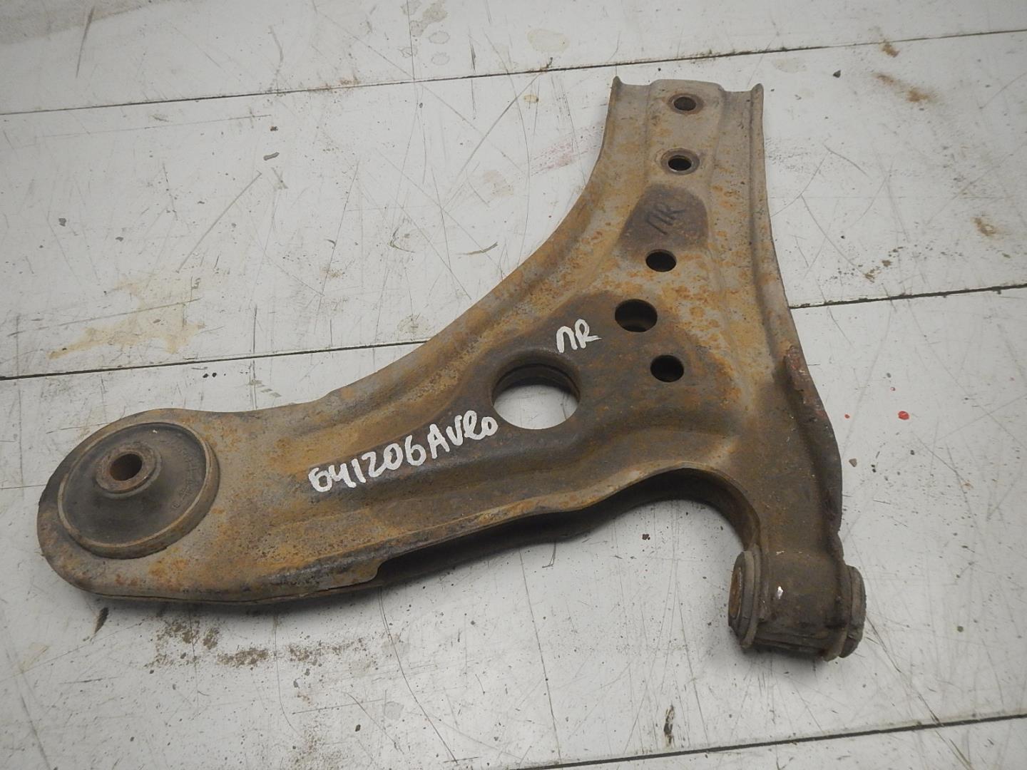 Рычаг передний правый