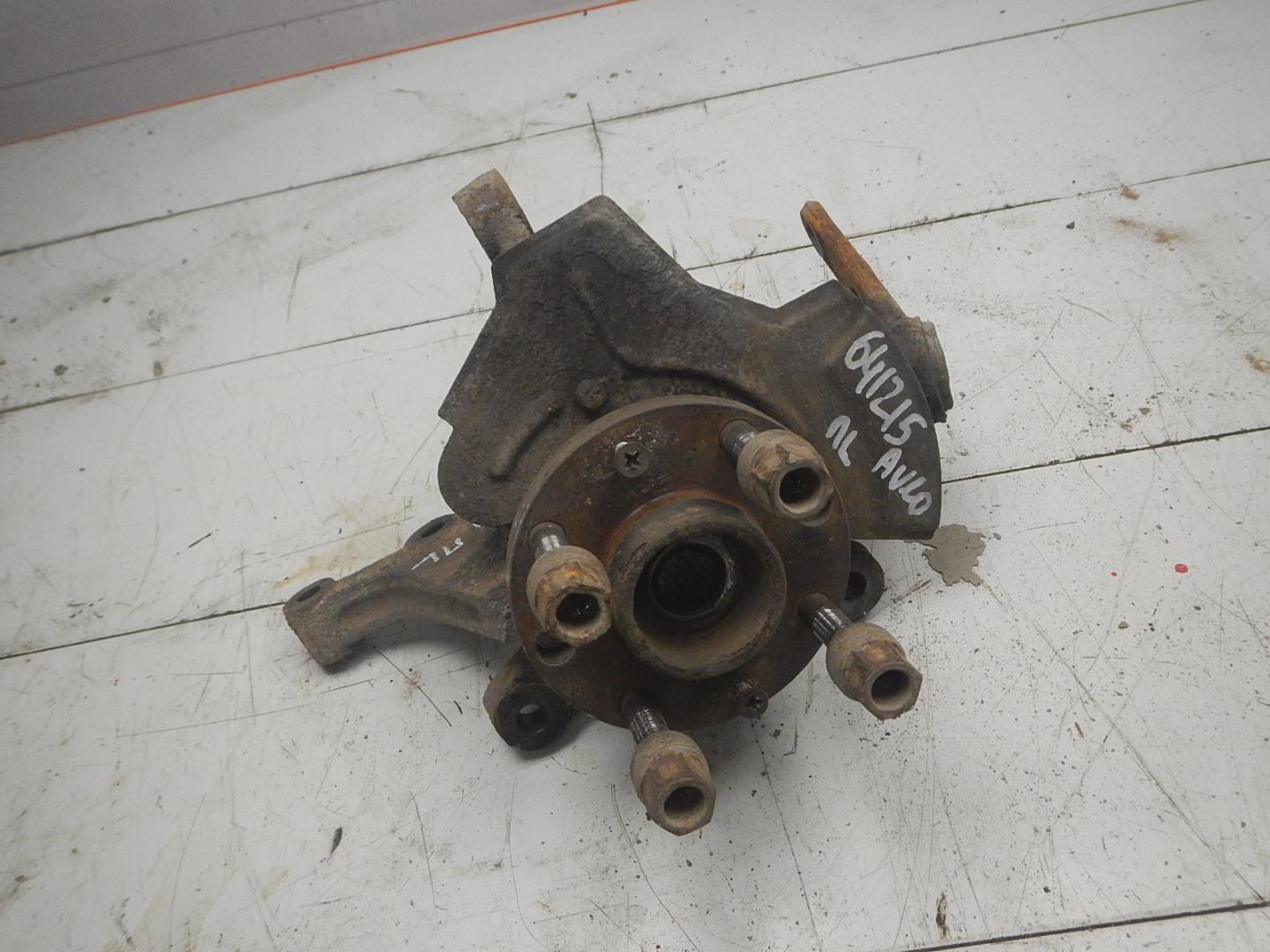 Кулак поворотный передний левый