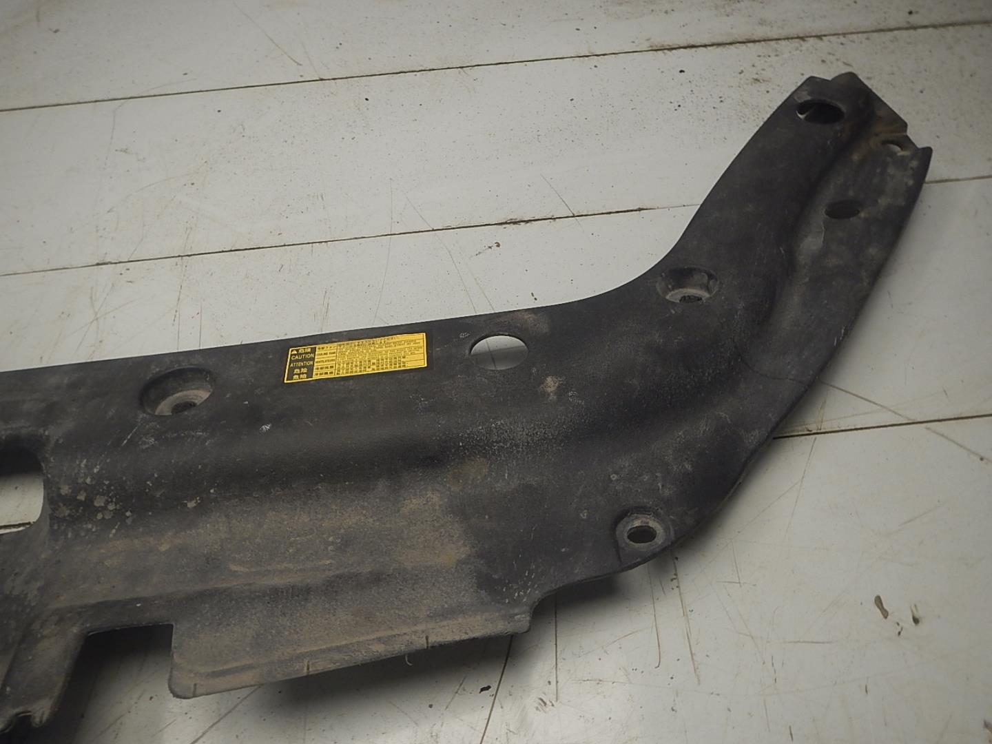 Кожух замка капота