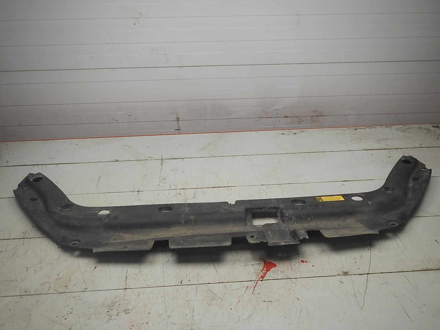 Кожух замка капота