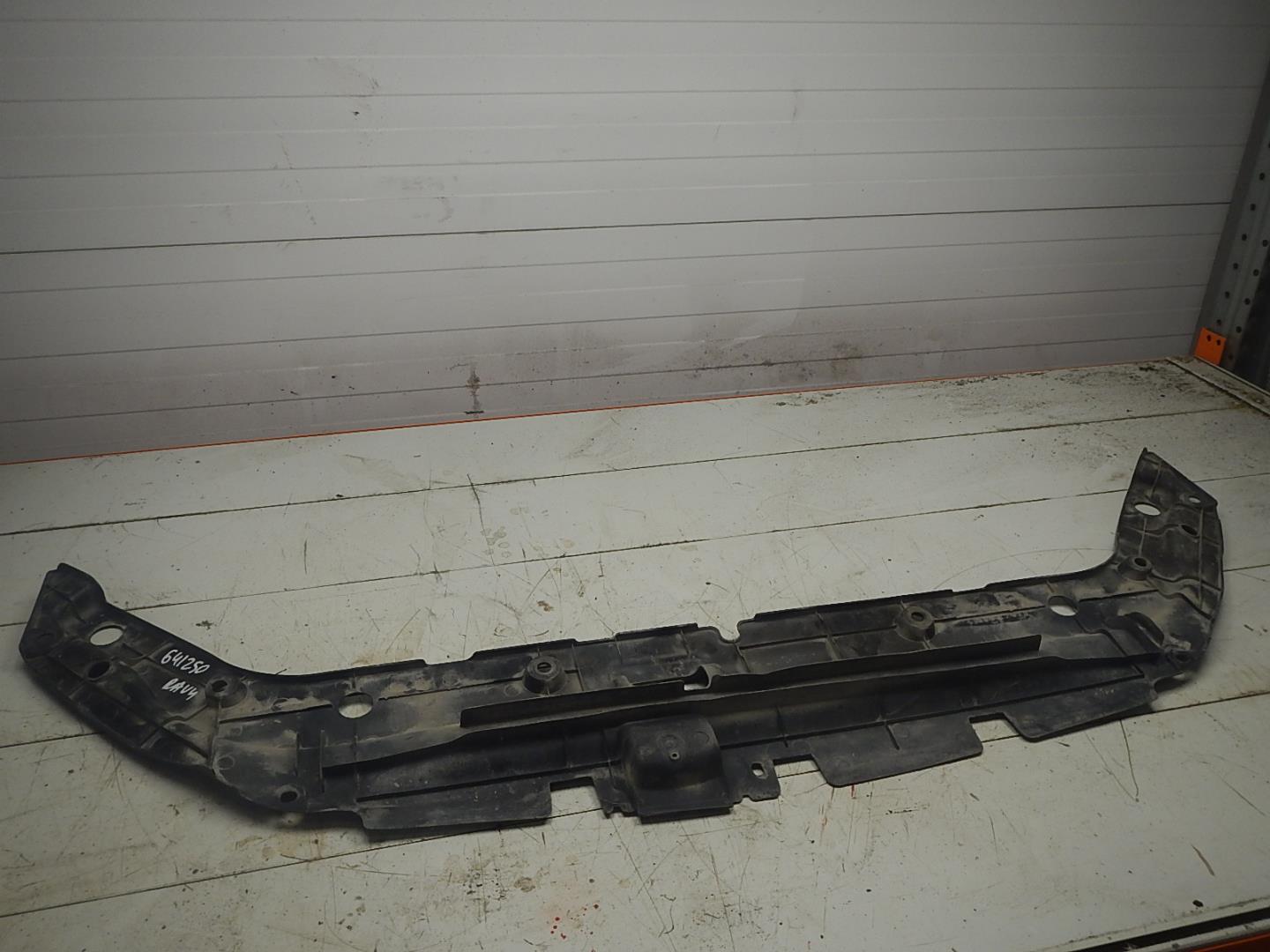 Кожух замка капота