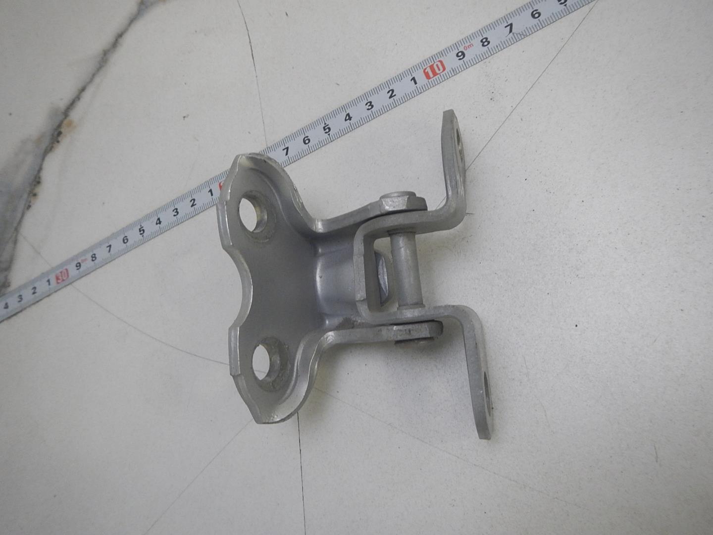 Петля двери задней левой верхняя