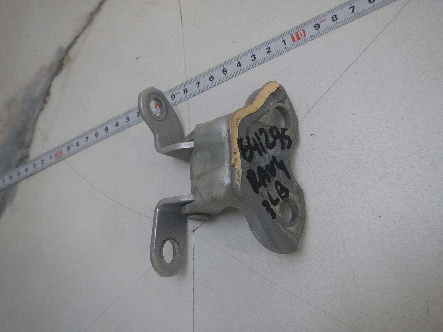 Петля двери задней левой верхняя