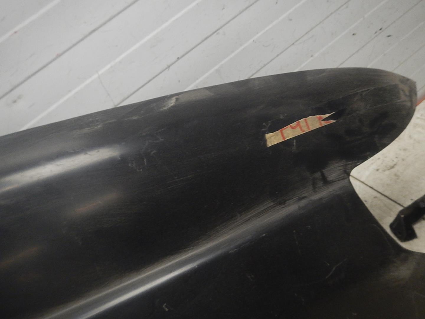 Крыло переднее правое