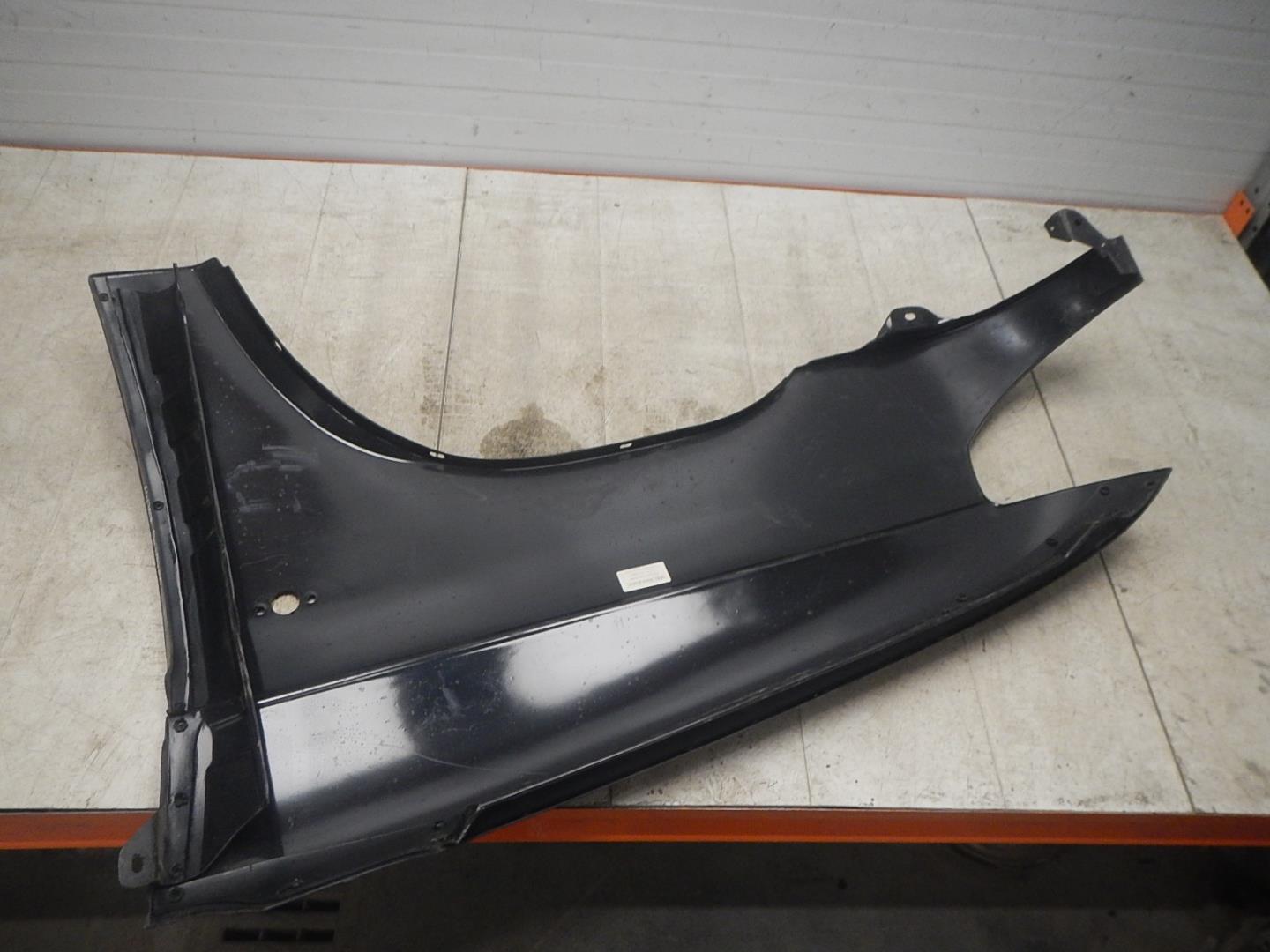 Крыло переднее правое