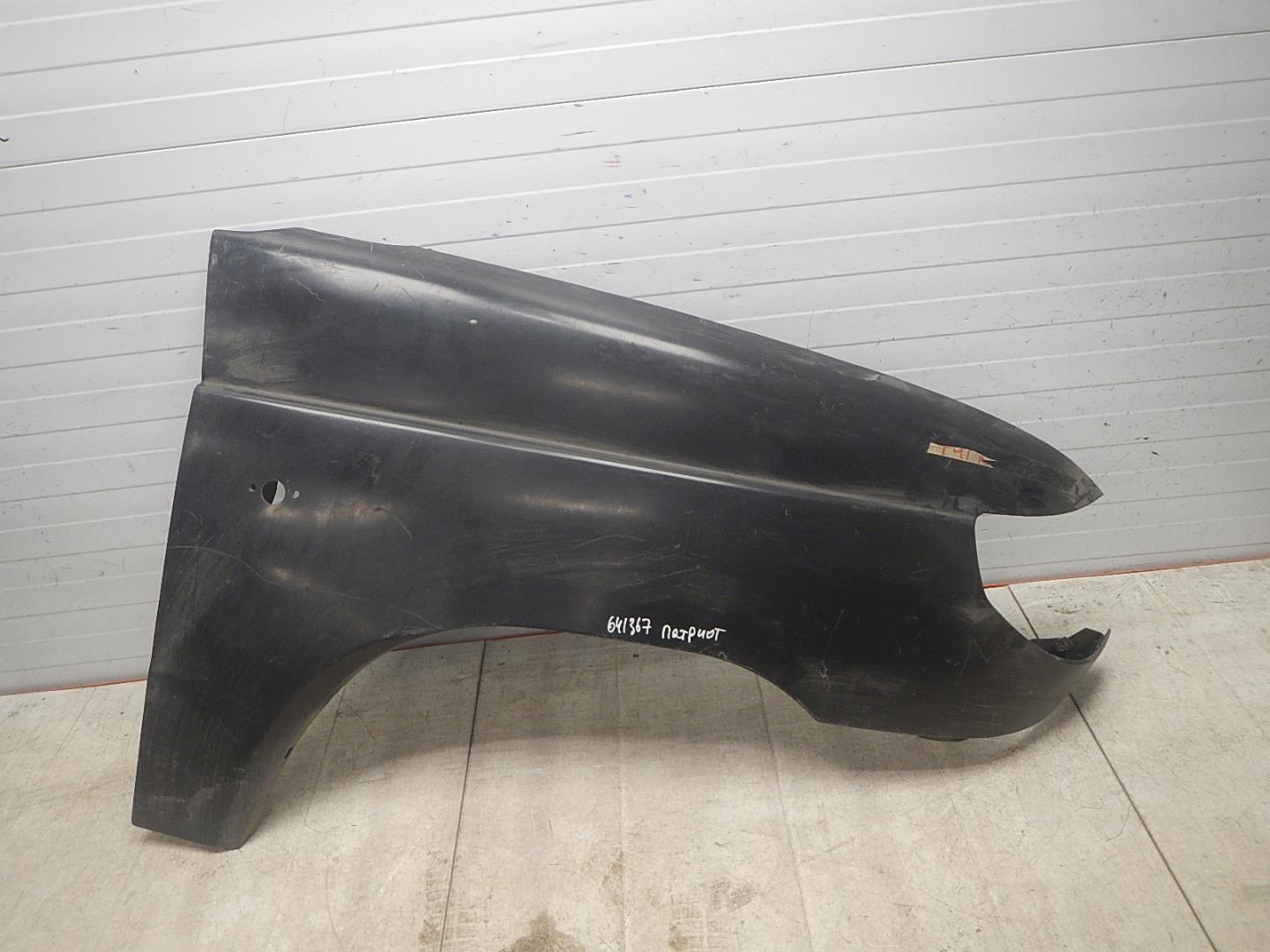 Крыло переднее правое