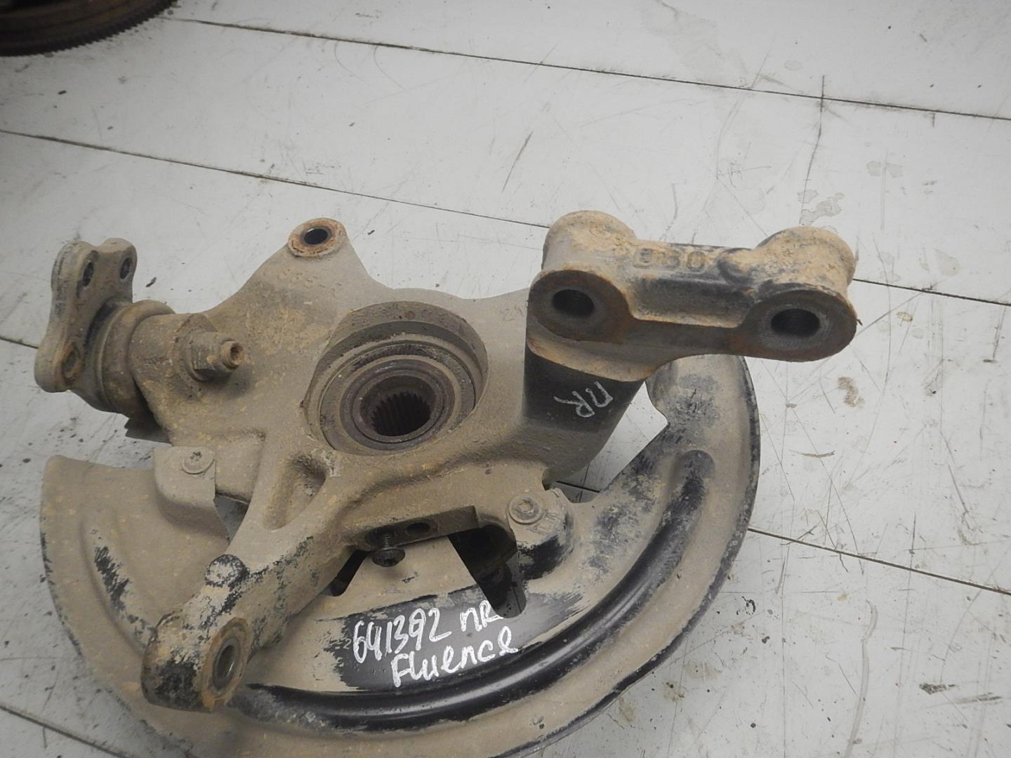 Кулак поворотный передний правый