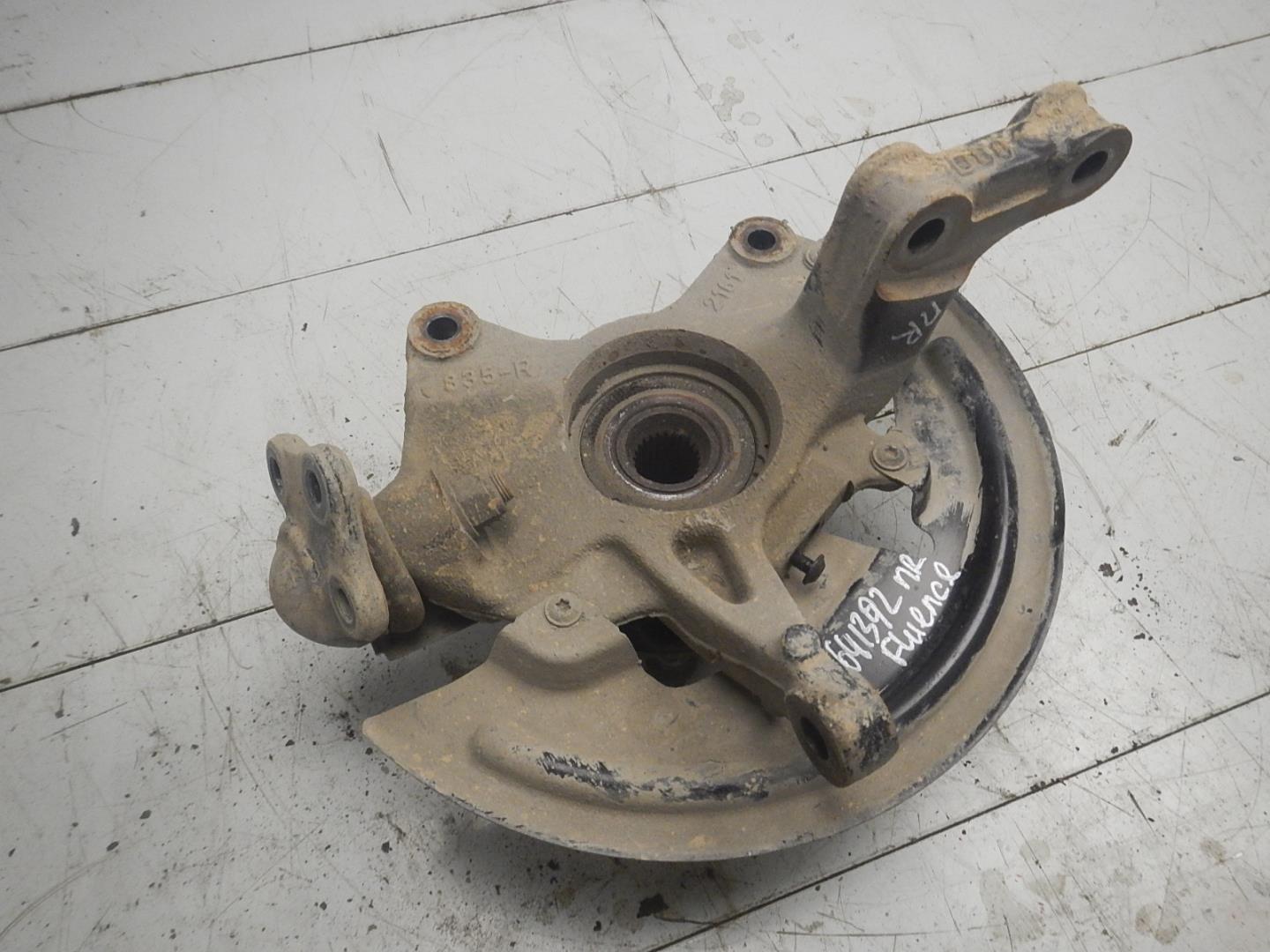 Кулак поворотный передний правый