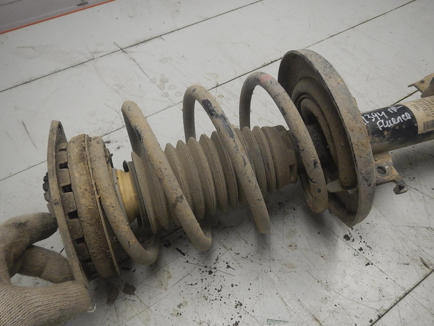 Амортизатор передний правый