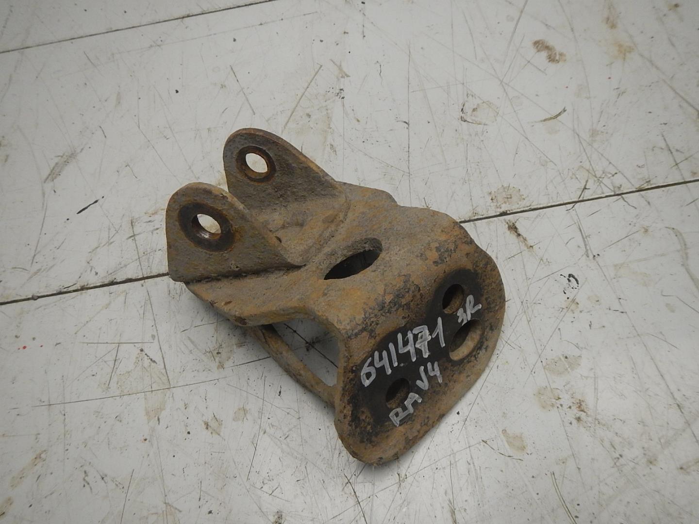 Кронштейн амортизатора правый