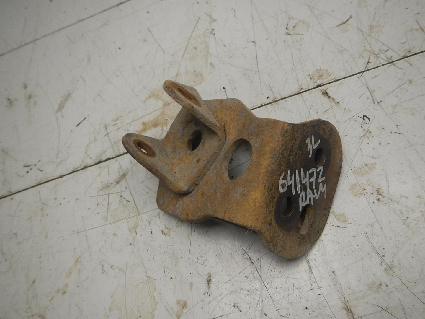 Кронштейн амортизатора левый