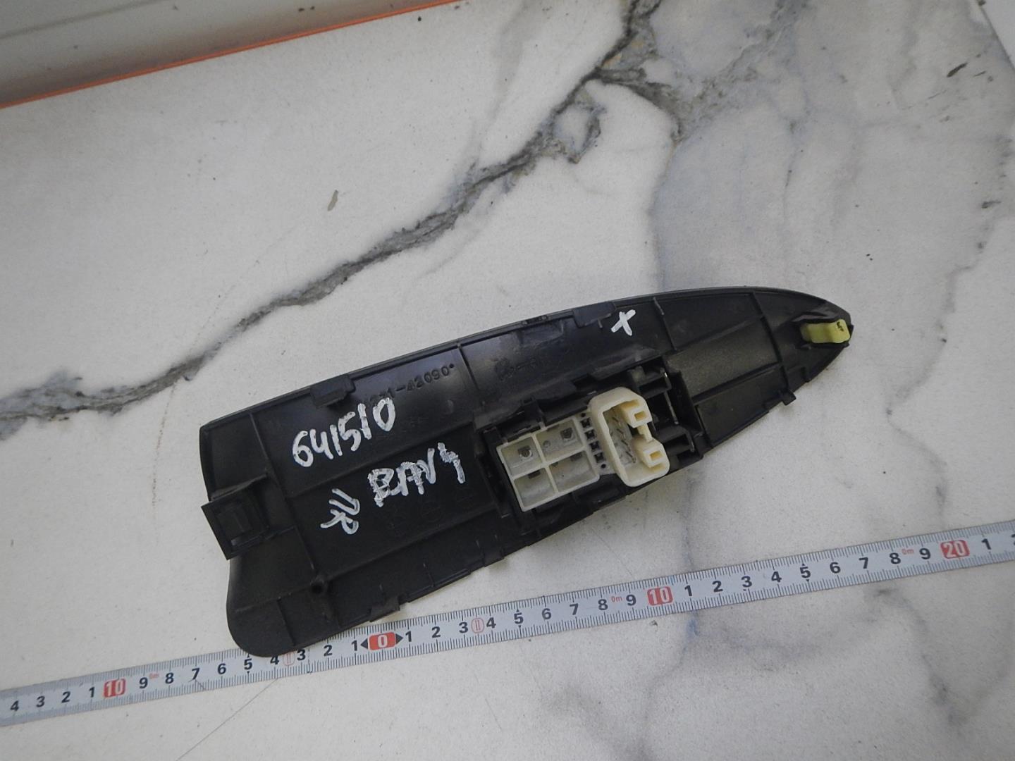 Кнопка стеклоподъемника