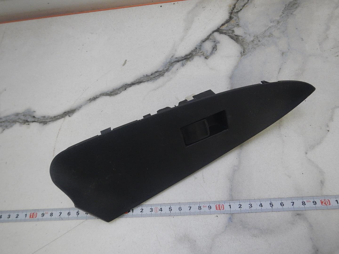 Кнопка стеклоподъемника