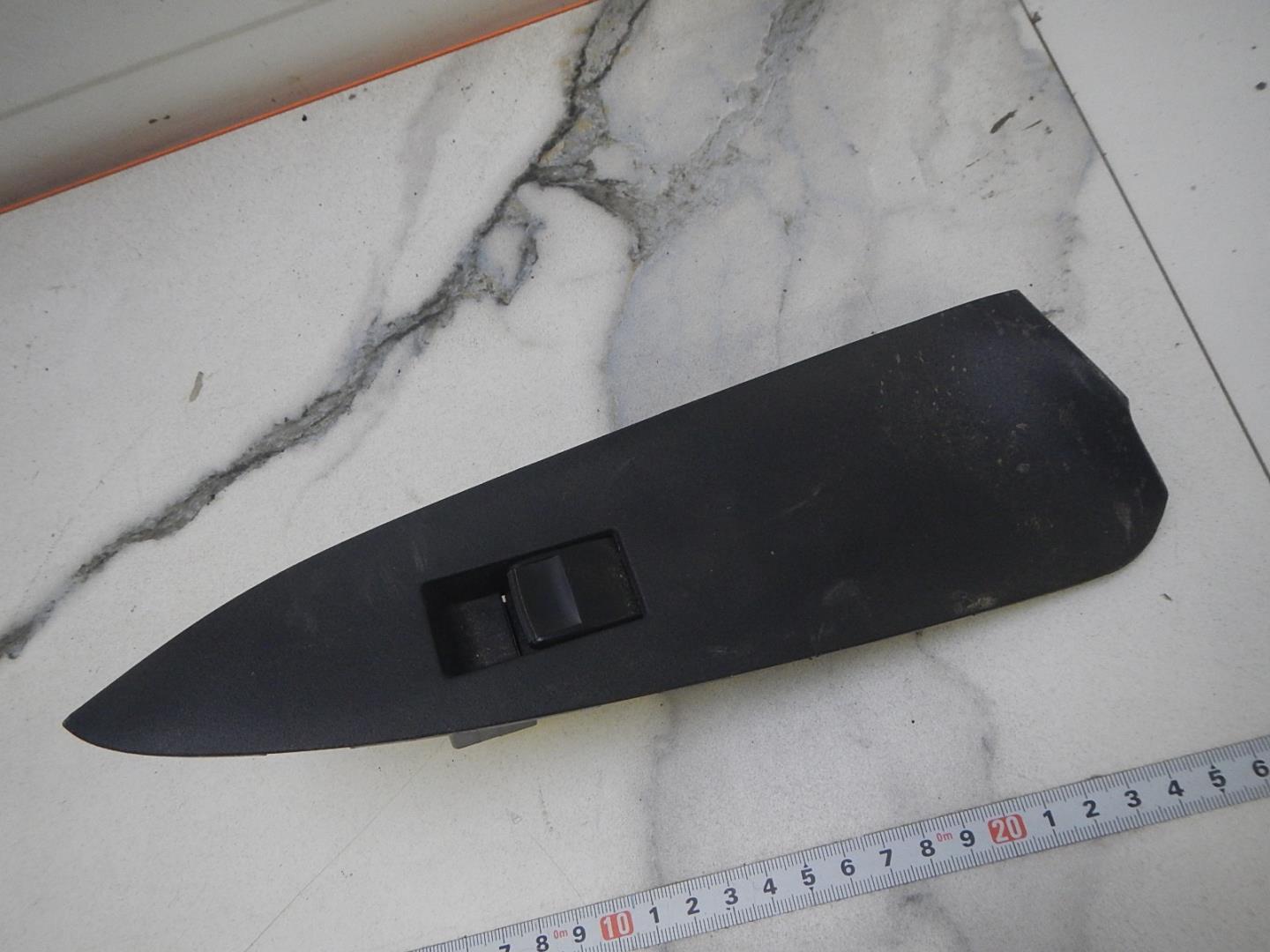 Кнопка стеклоподъемника