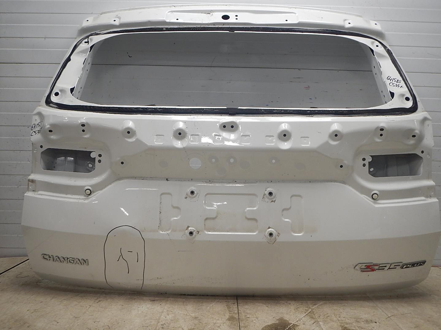 Дверь багажника