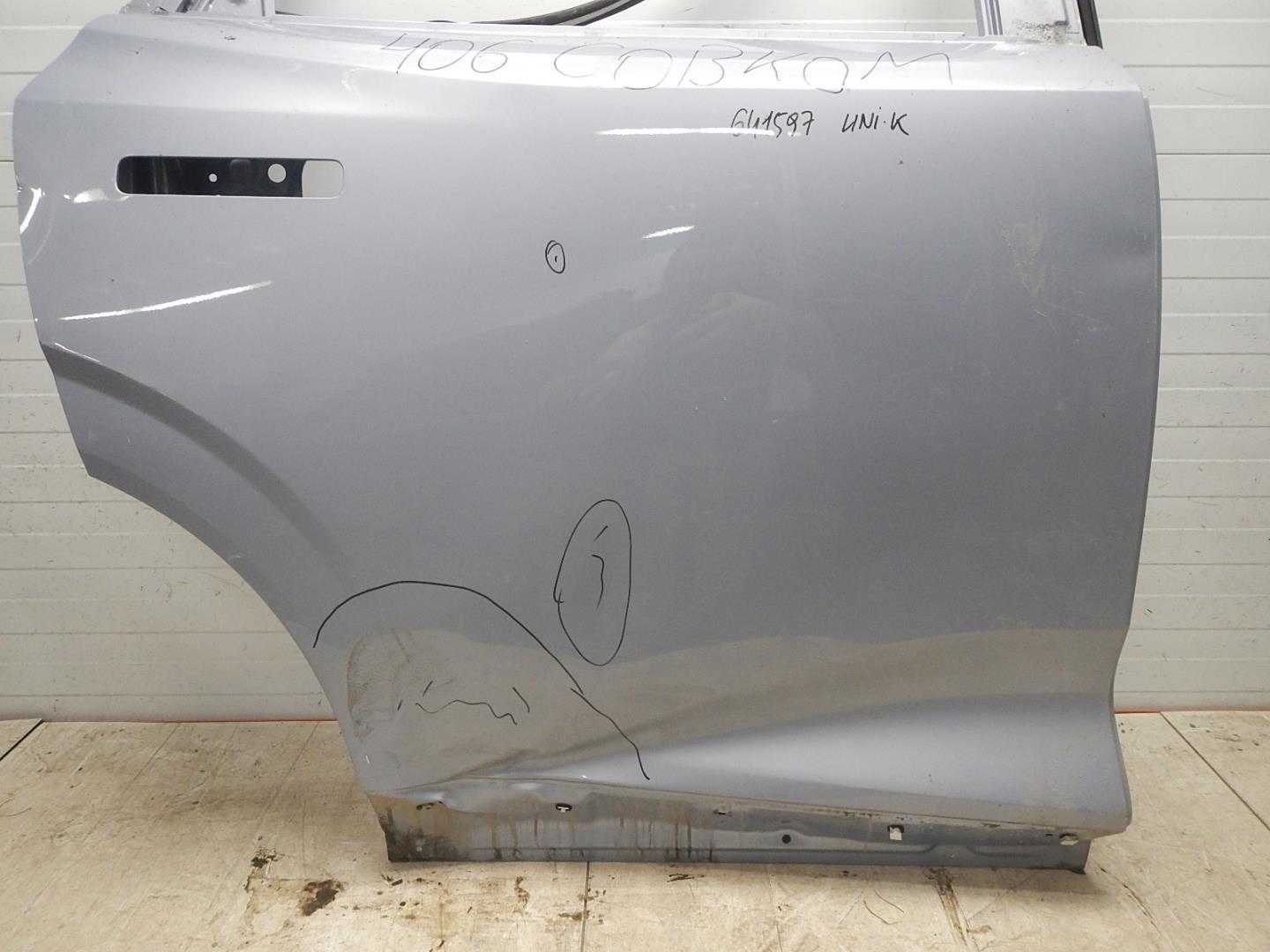 Дверь задняя правая