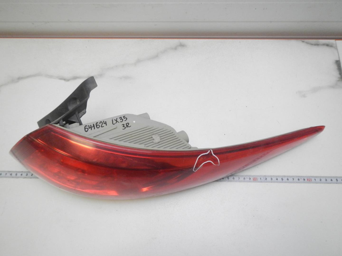 Фонарь задний правый