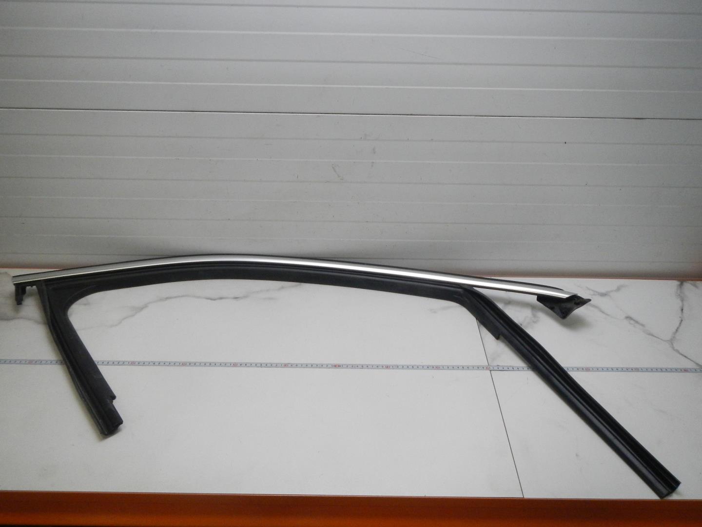 Уплотнитель стекла двери