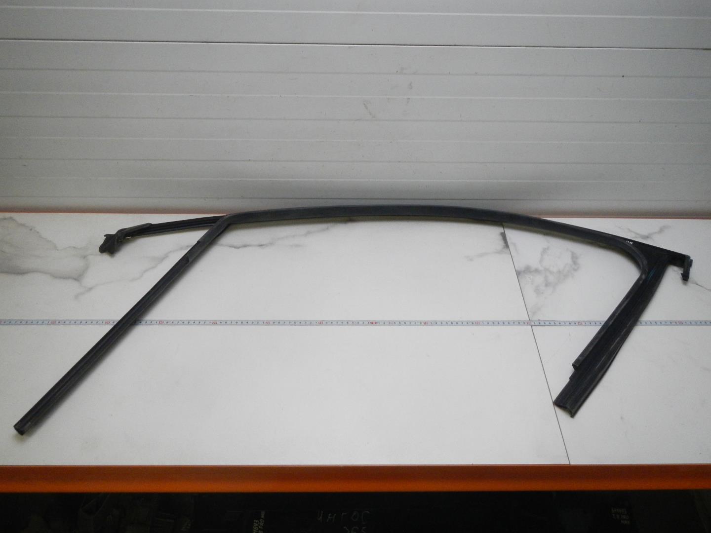 Уплотнитель стекла двери