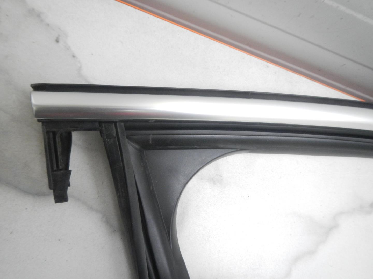 Уплотнитель стекла двери