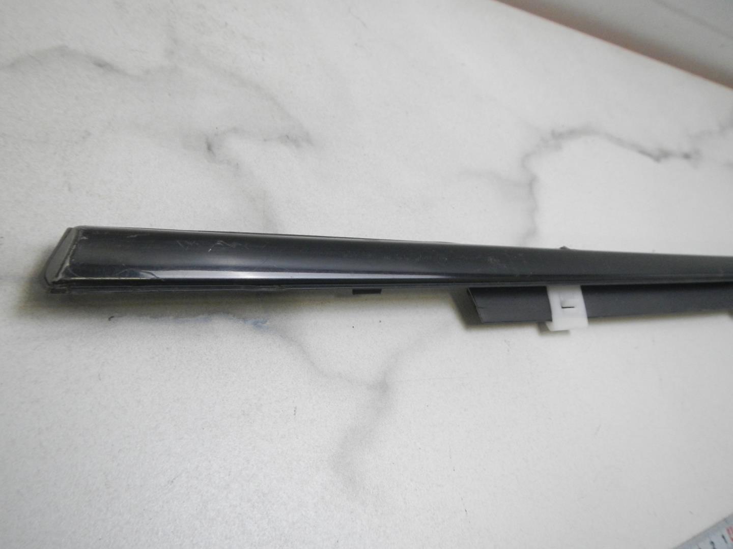 Молдинг задней правой двери