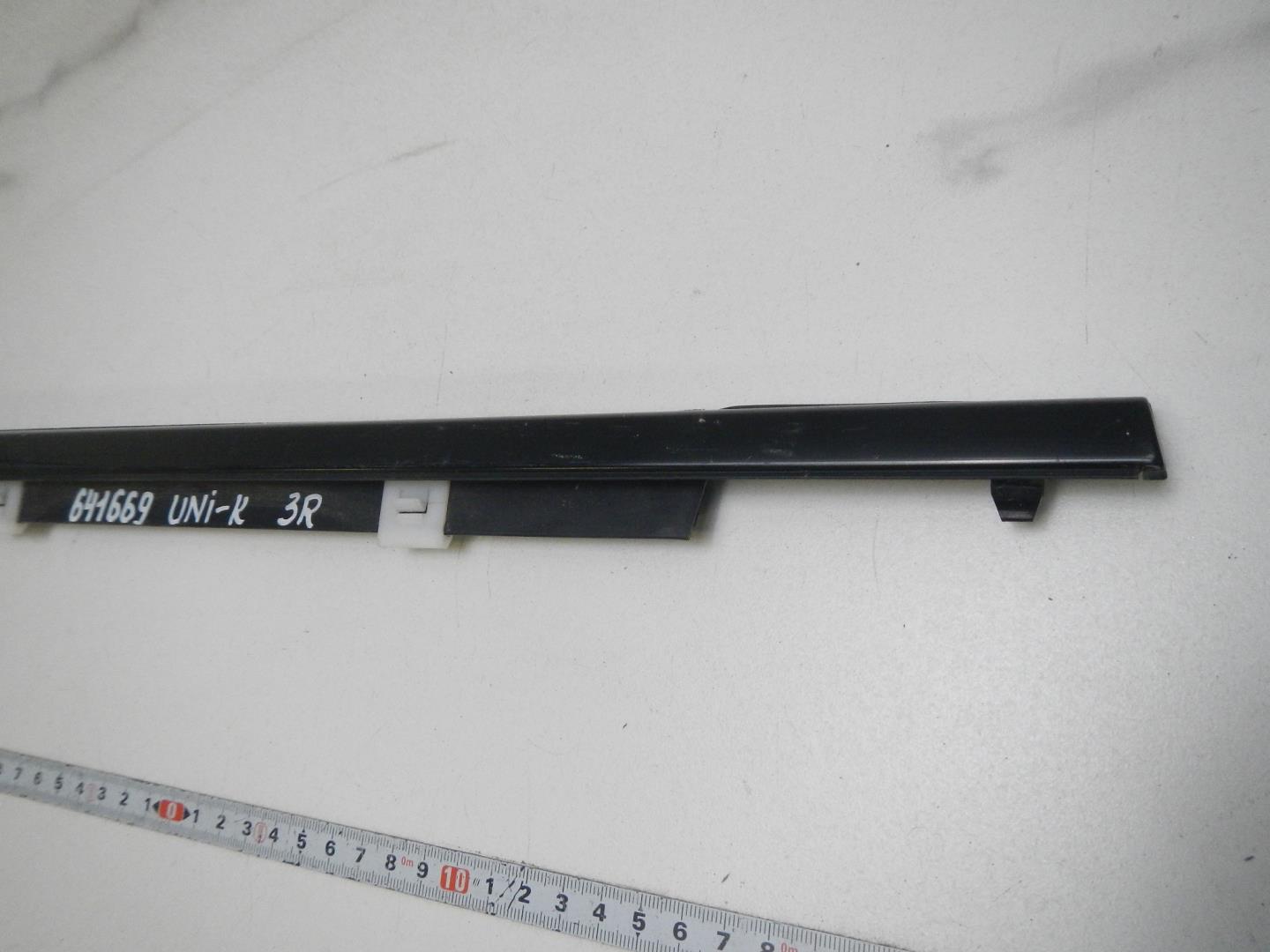 Молдинг задней правой двери