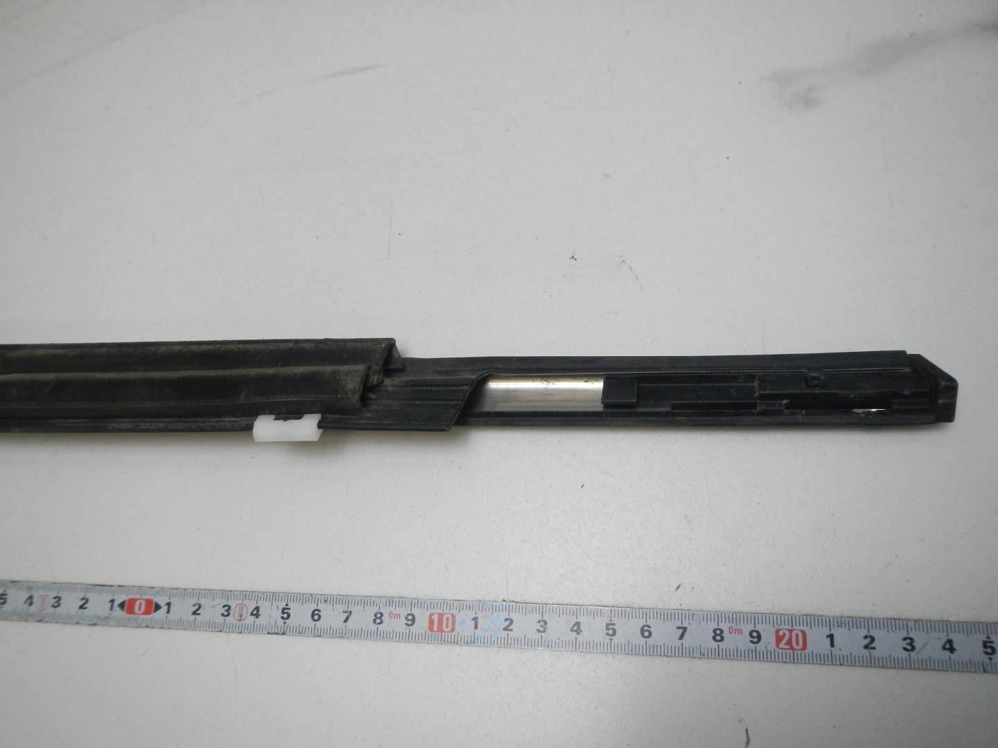 Молдинг задней правой двери