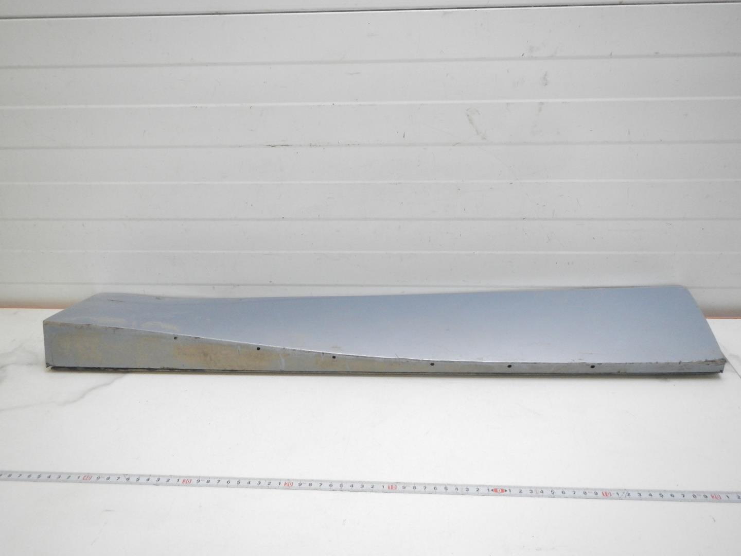 Молдинг задней левой двери