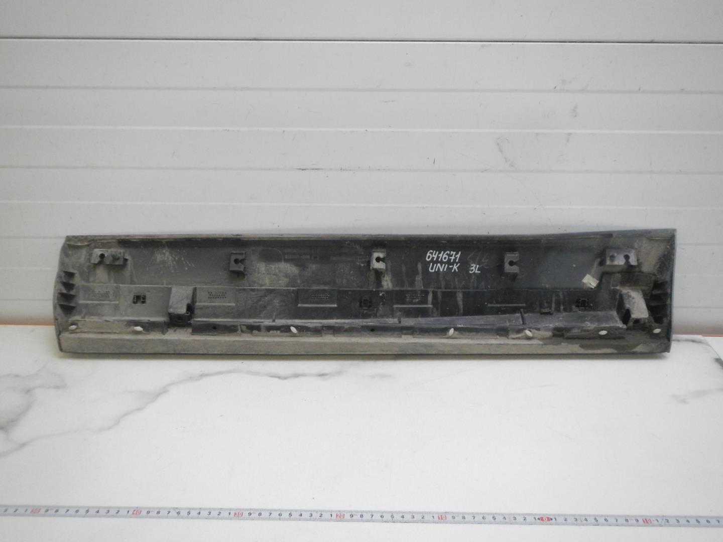 Молдинг задней левой двери