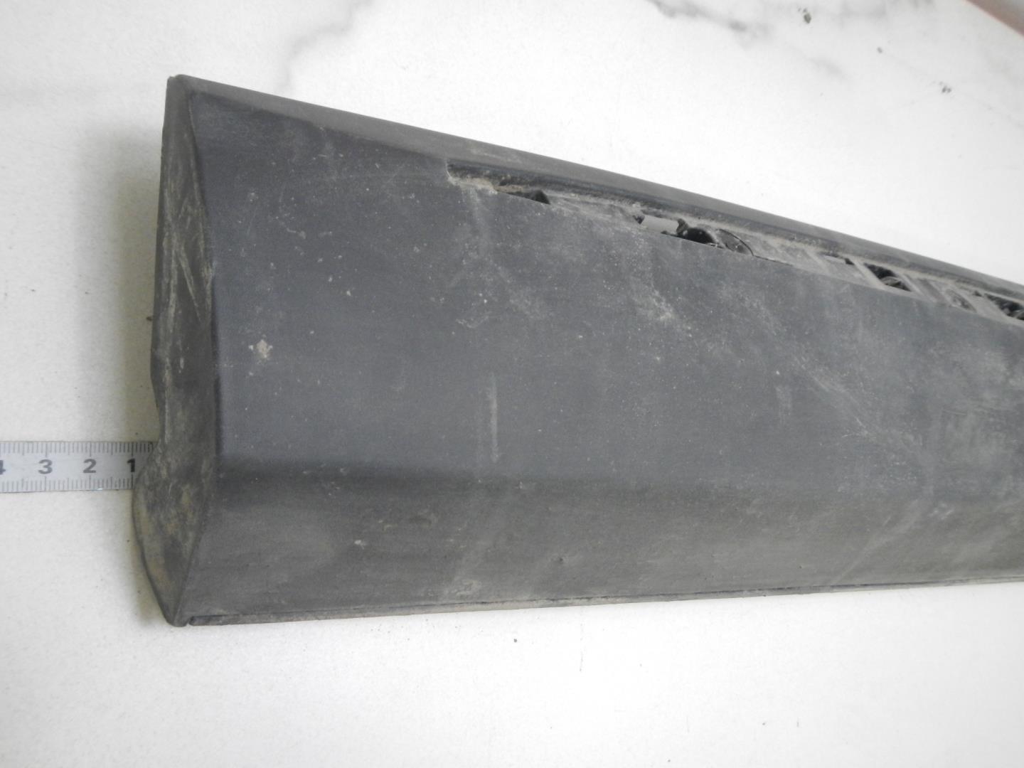 Молдинг передней левой двери