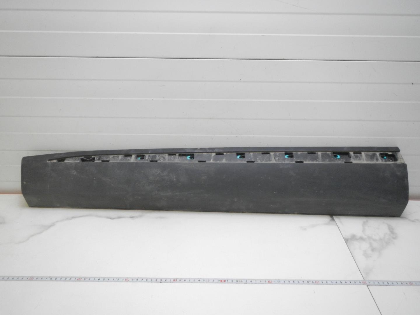 Молдинг передней левой двери