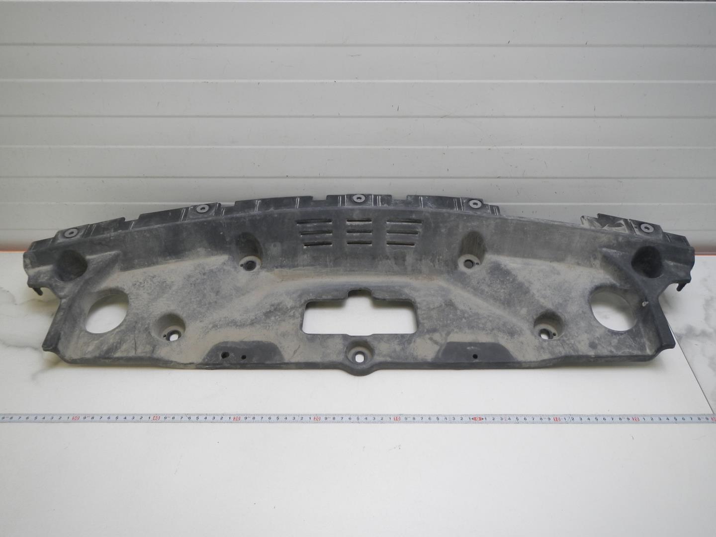 Кожух замка капота