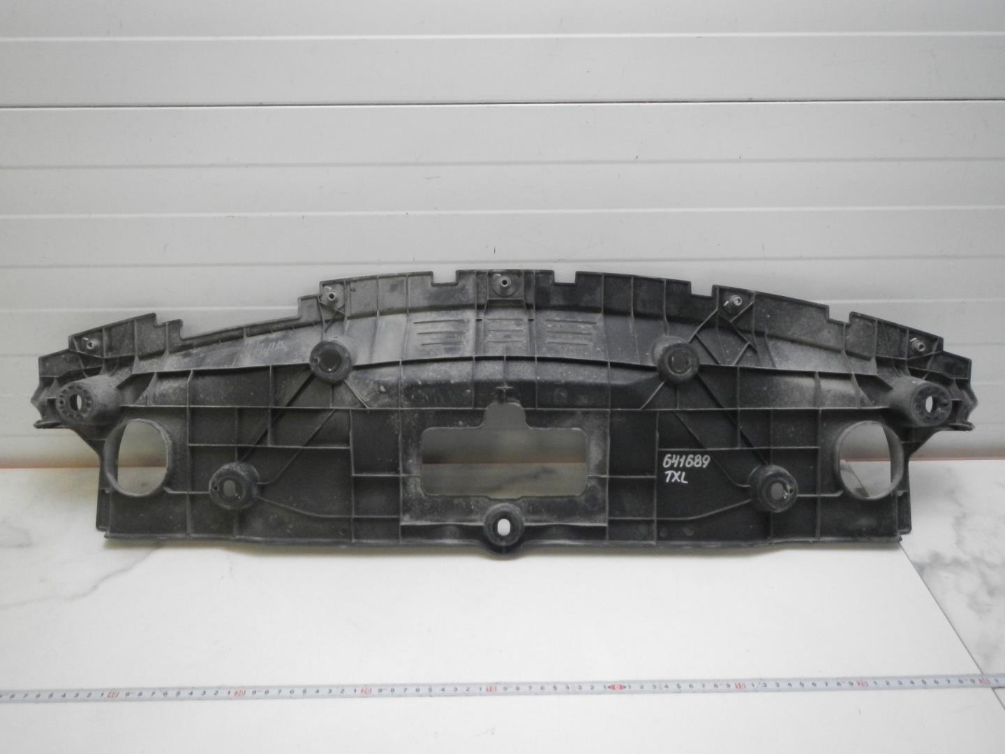 Кожух замка капота