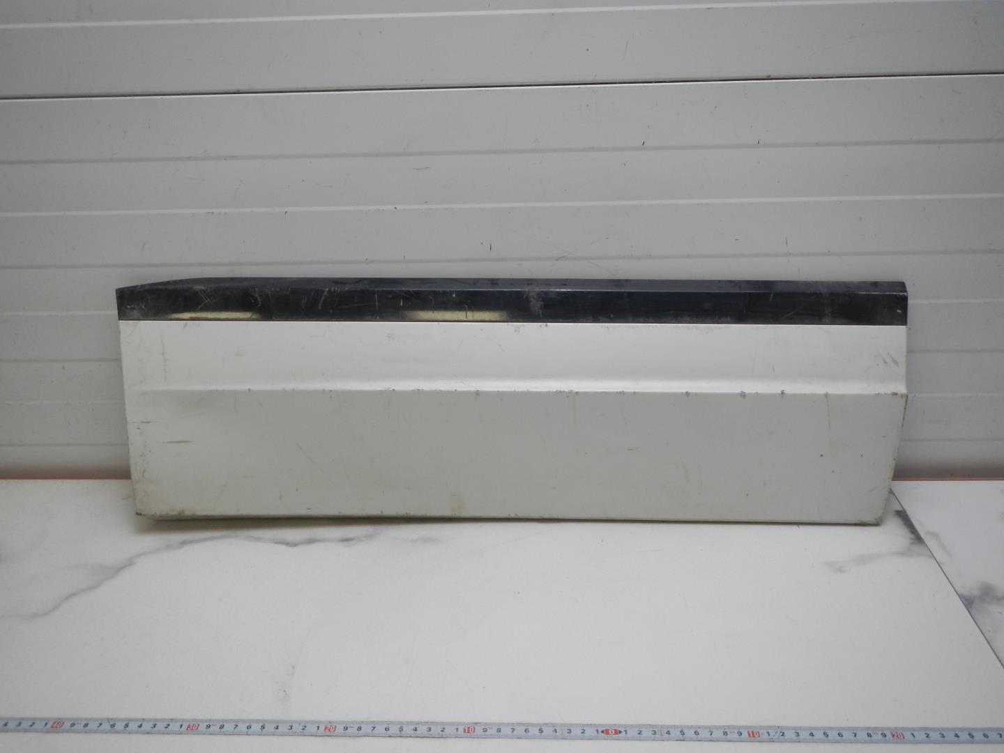 Молдинг задней правой двери