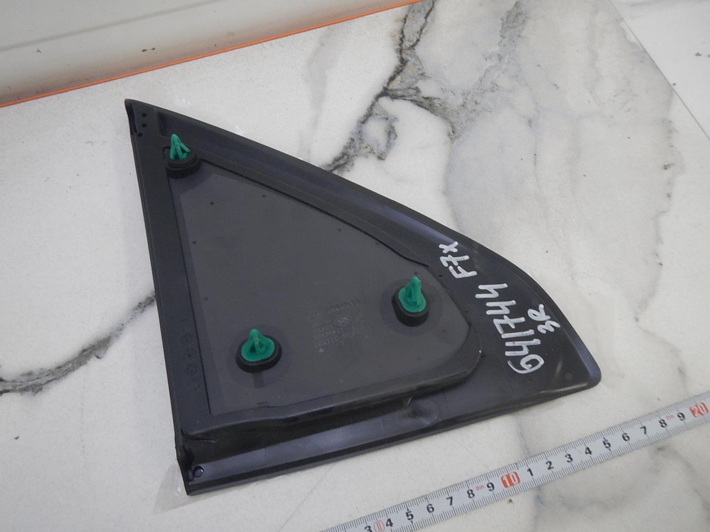 Стекло кузовное глухое правое