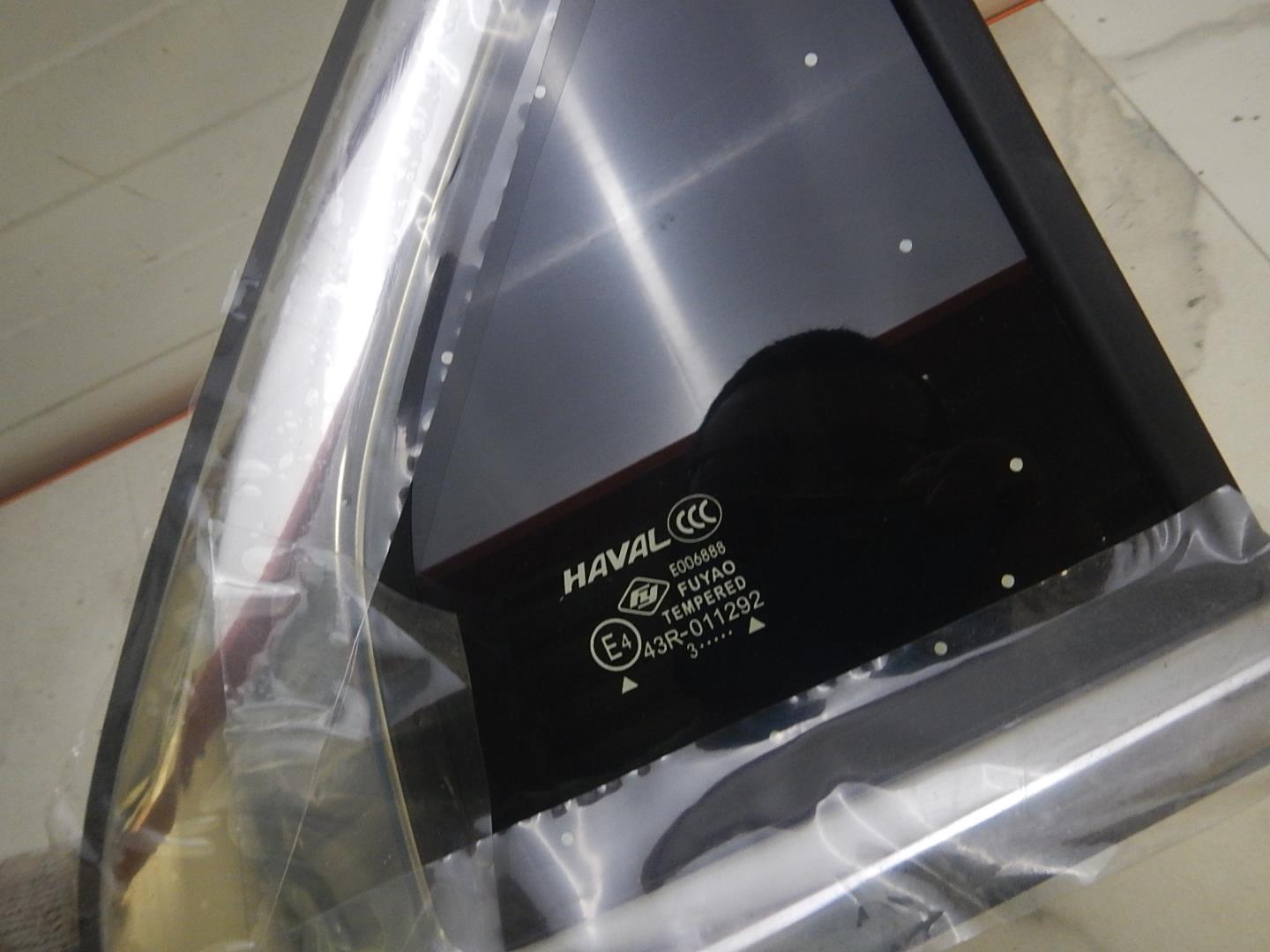 Стекло кузовное глухое правое