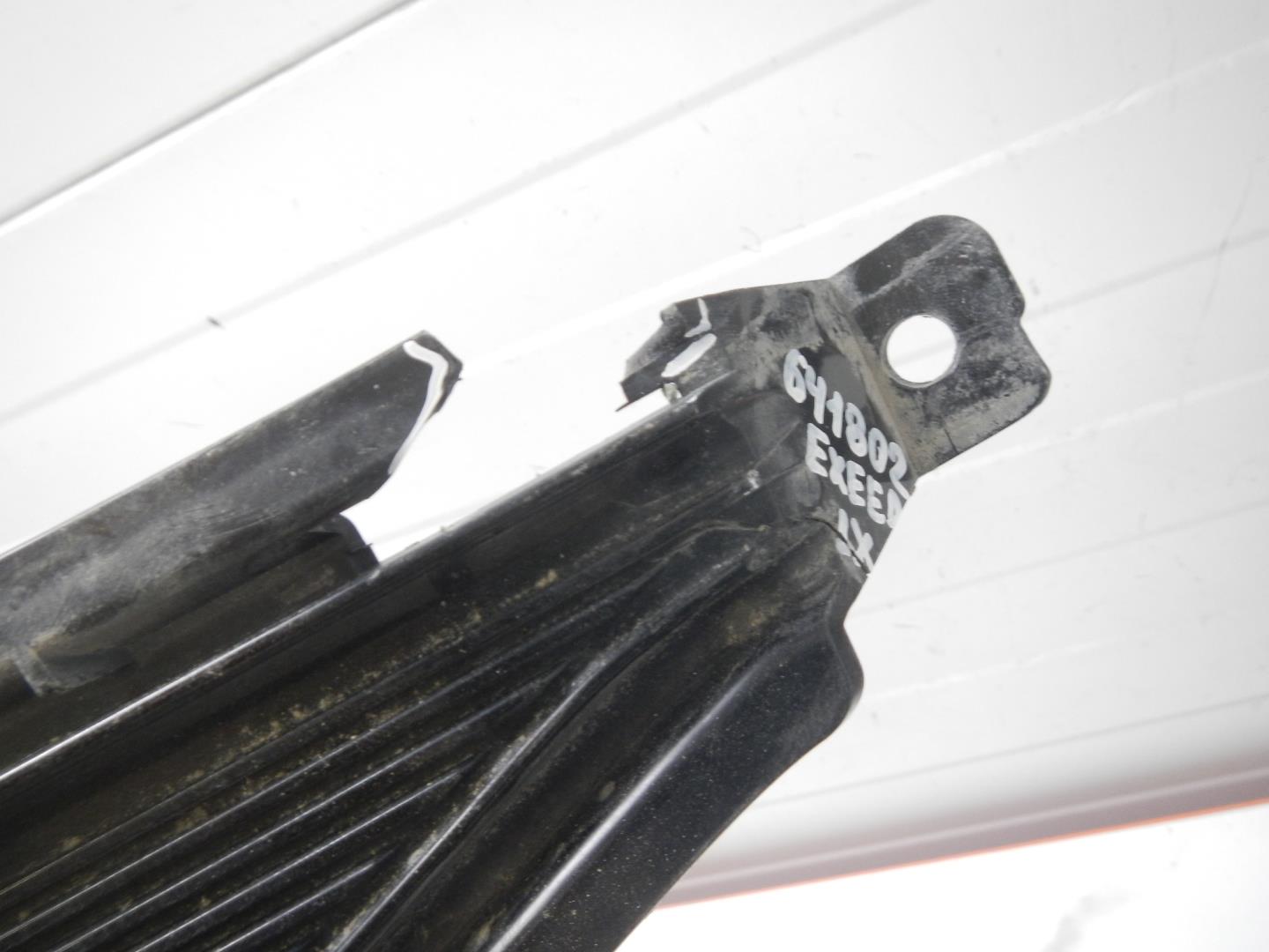 Решетка в бампер центральная