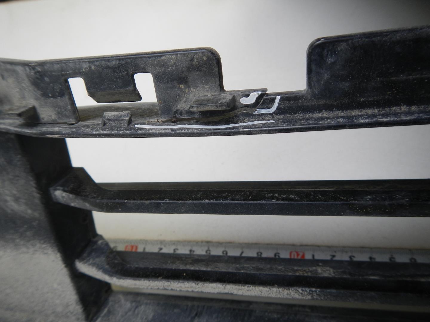 Решетка в бампер центральная