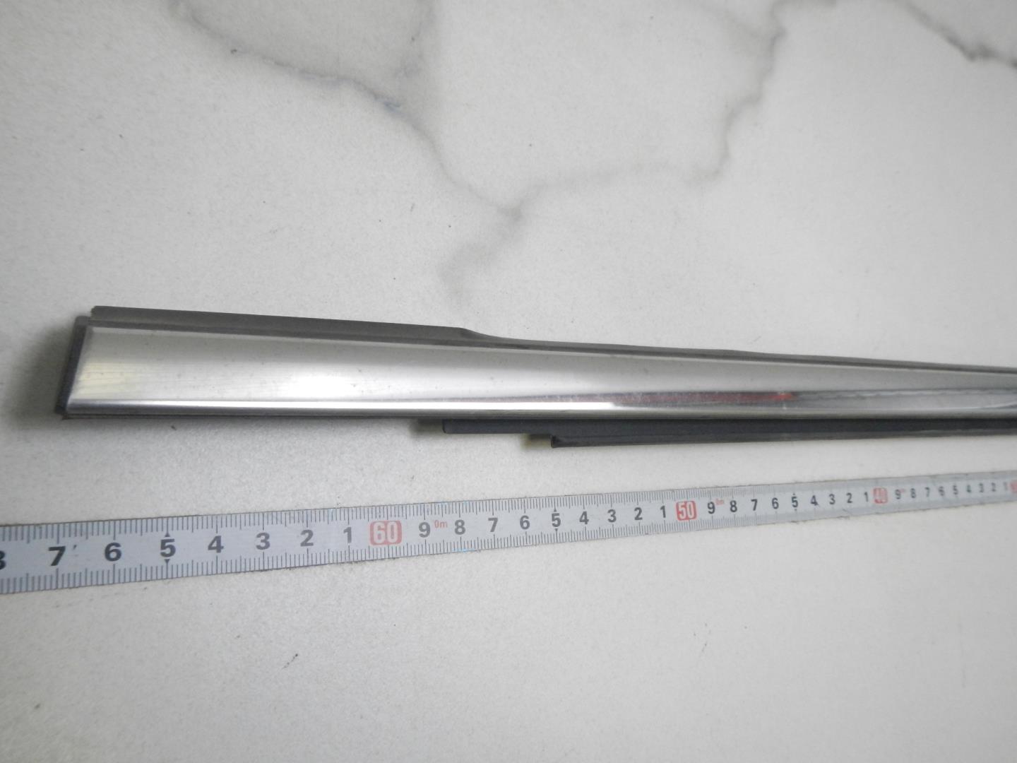 Накладка стекла заднего левого