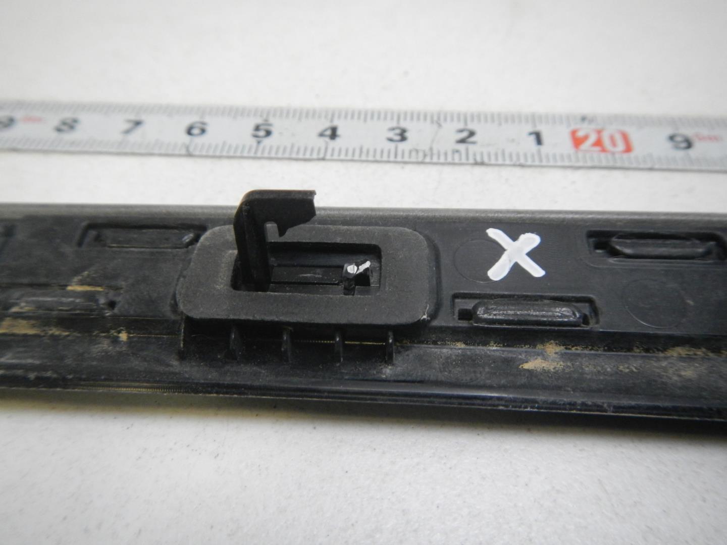 Молдинг передней левой двери