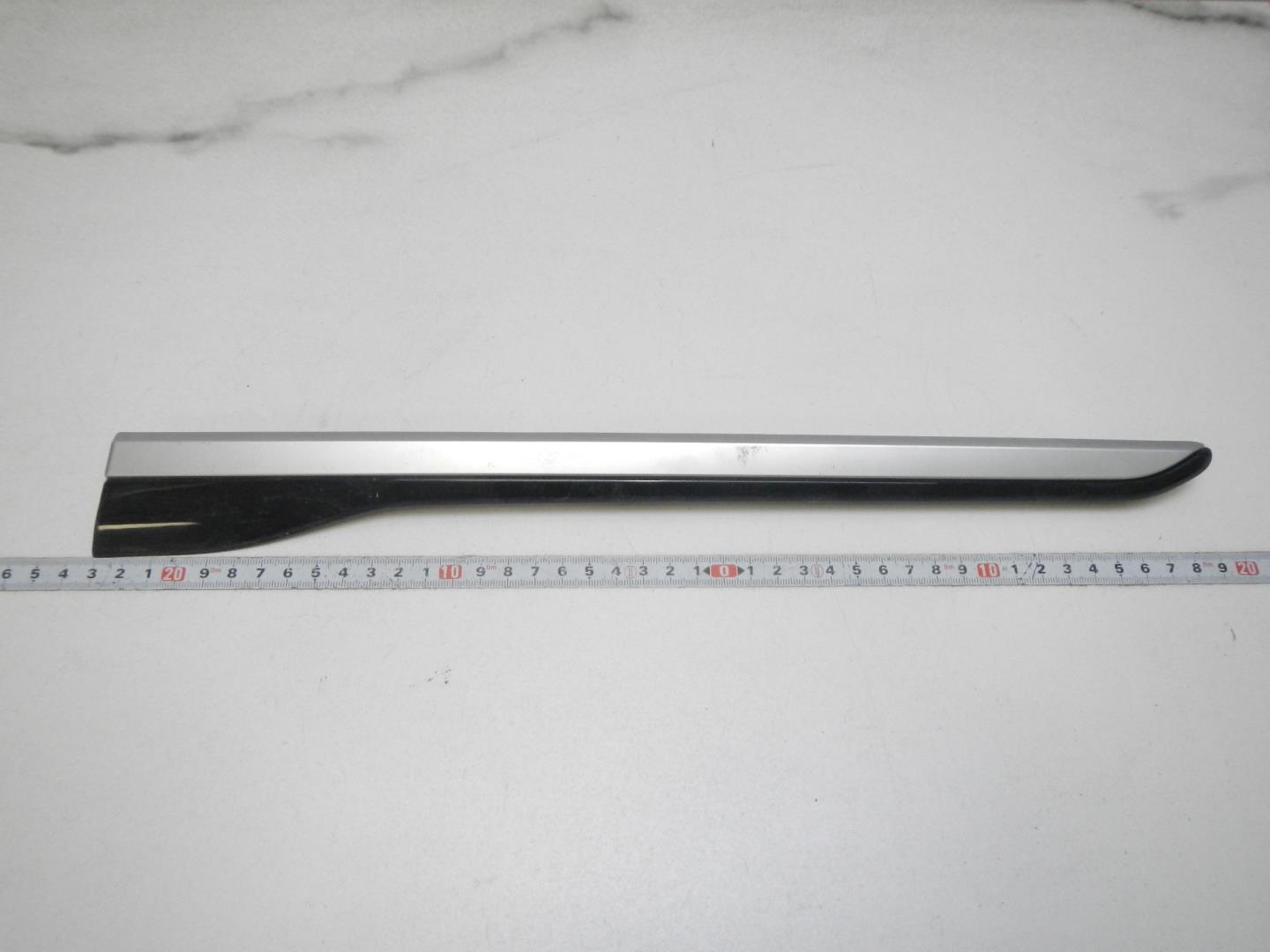 Молдинг передней левой двери