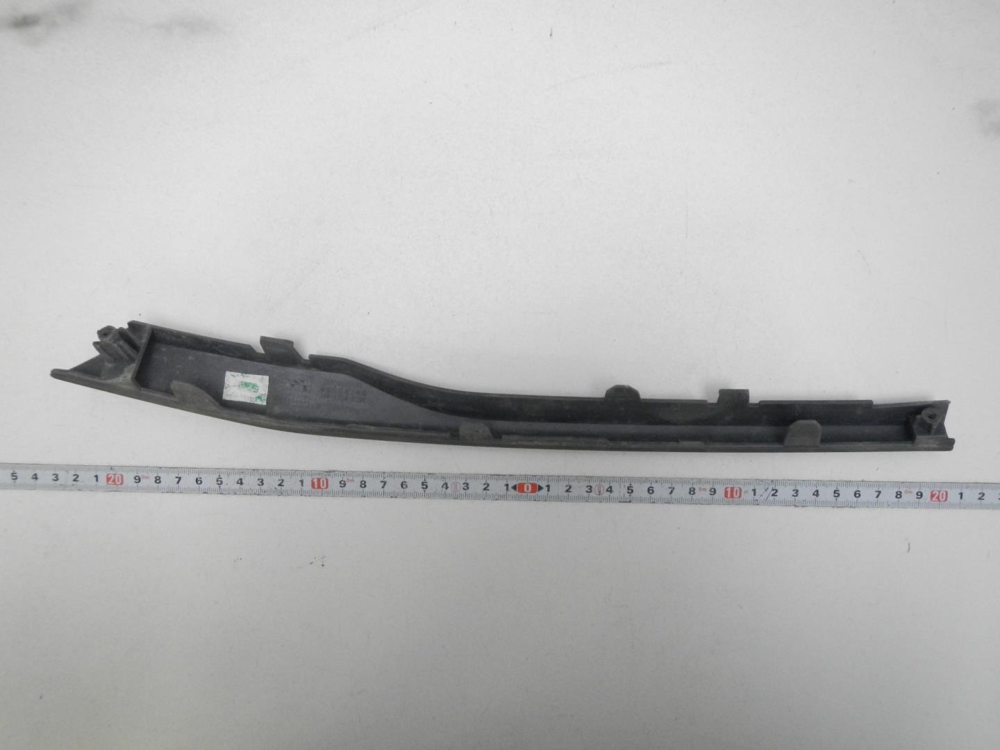 Молдинг переднего бампера левый