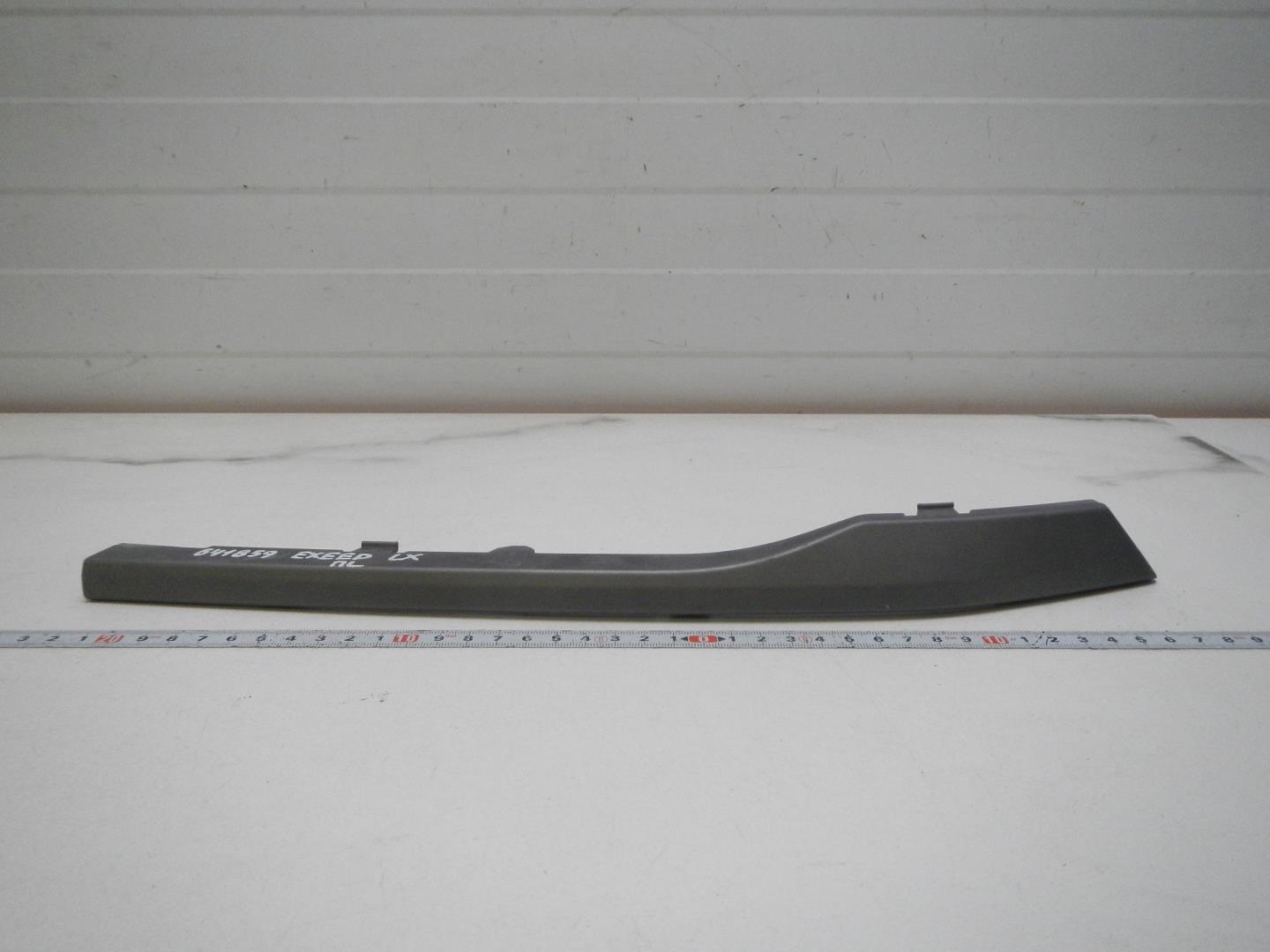 Молдинг переднего бампера левый