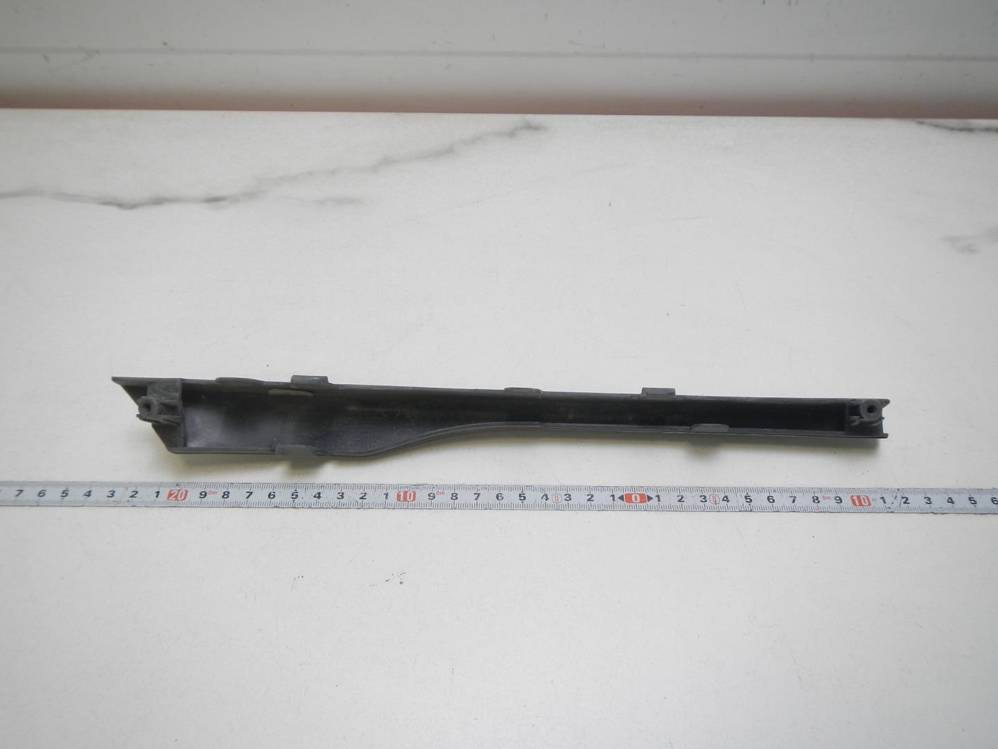 Молдинг переднего бампера правый