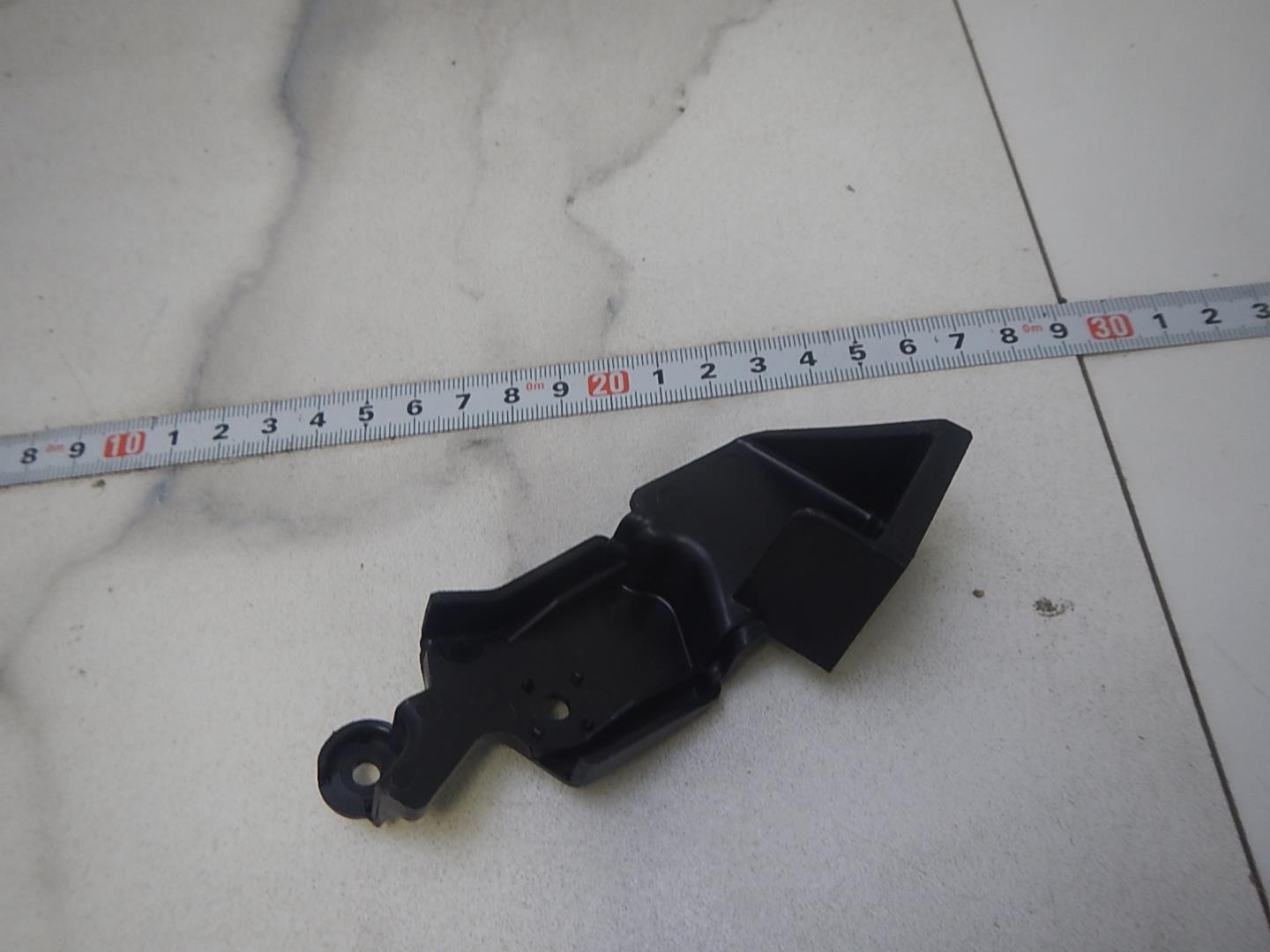 Кронштейн фар правый