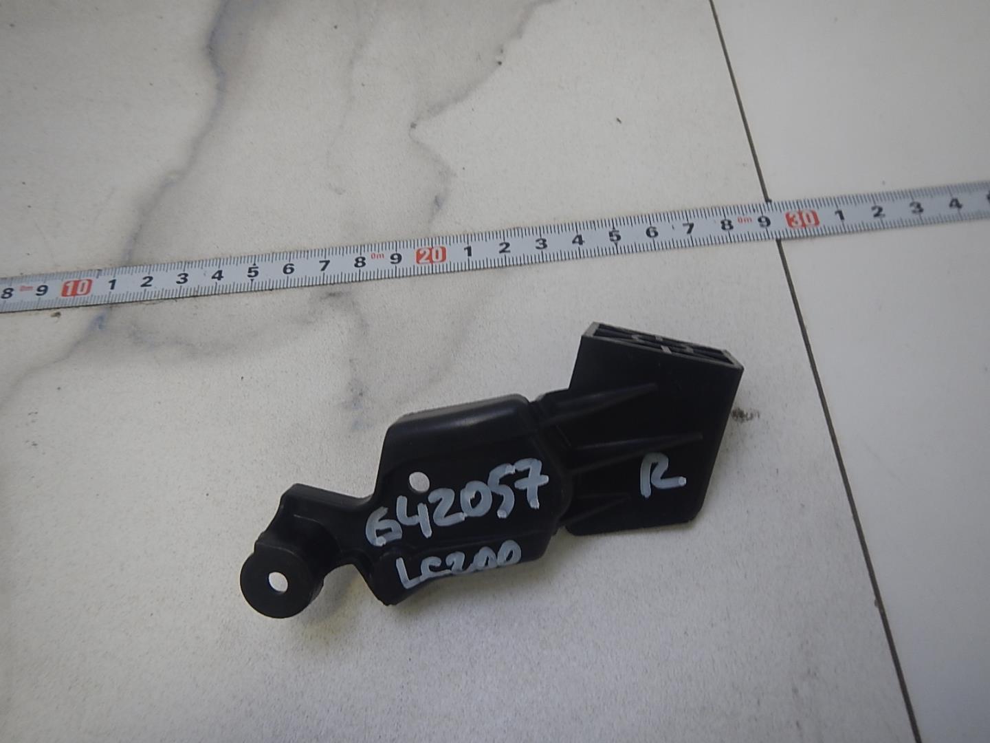 Кронштейн фар правый