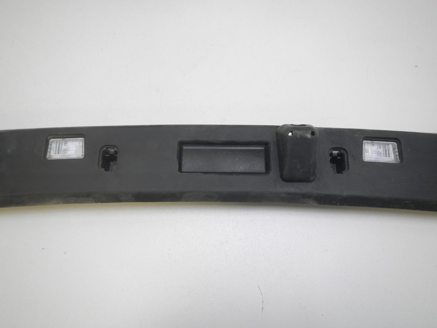 Накладка двери багажника